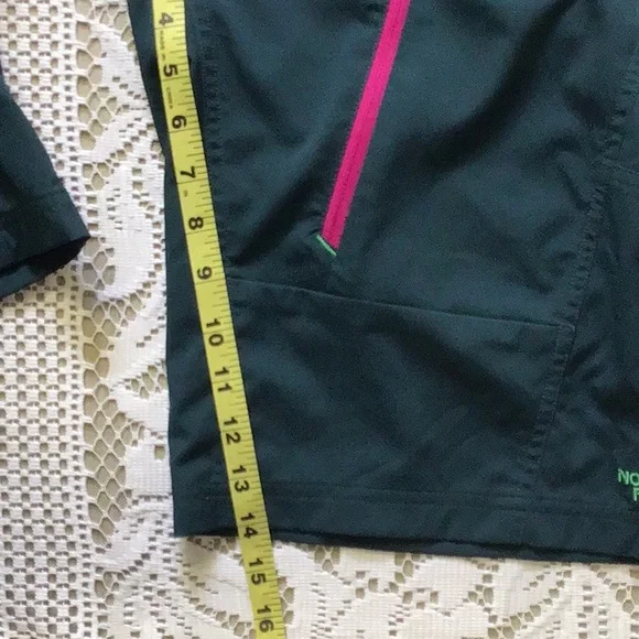 The North Face blue/green shorts with pockets - Picture 13 of 16